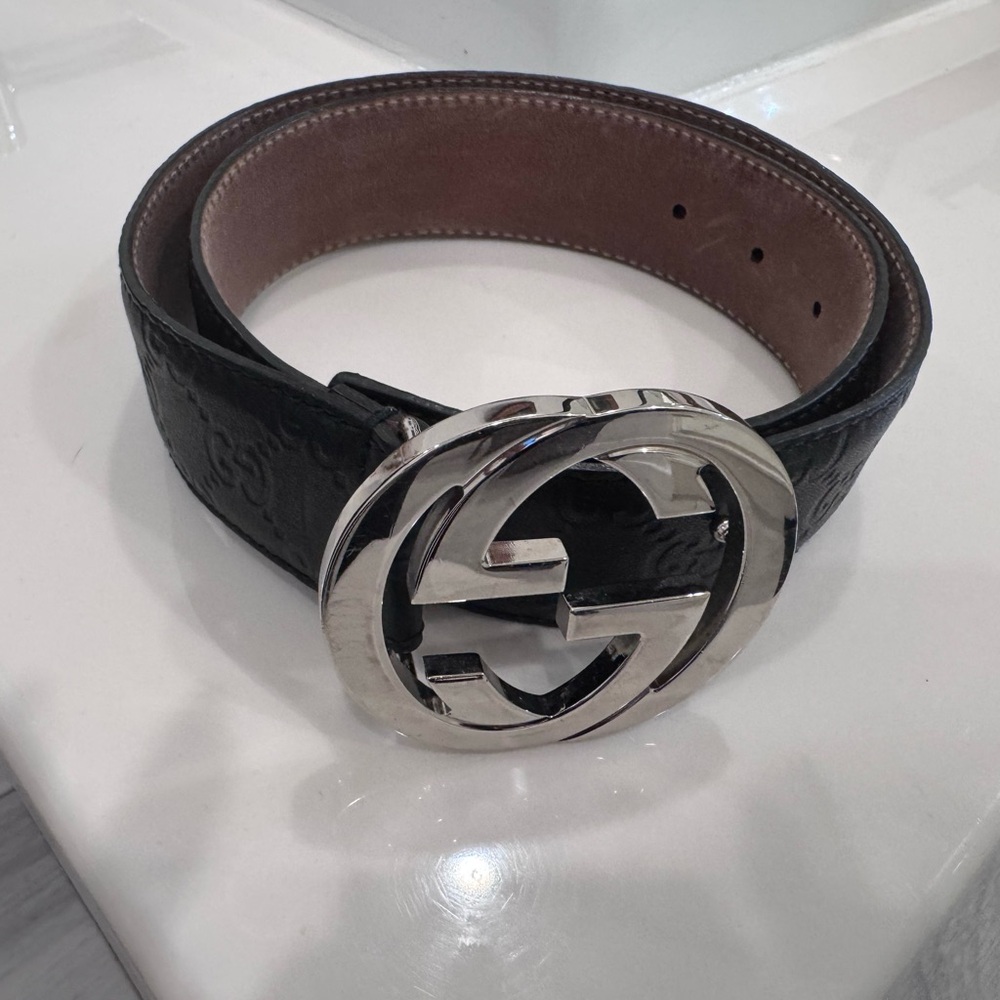Women’s Authentic Gucci Black Leather Belt with Silver Buckle